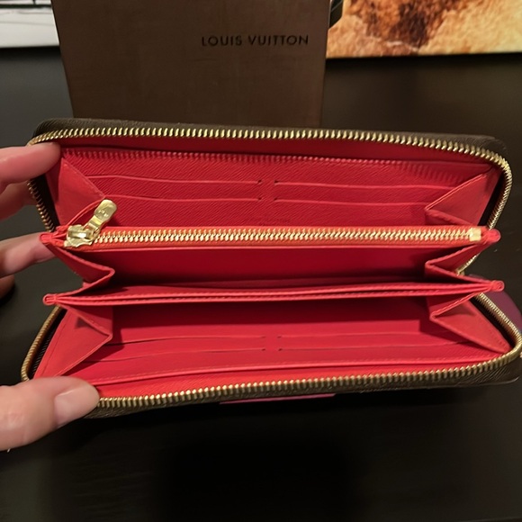 Louis Vuitton Limited Edition Totem Zippy Wallet - LIKE NEW - Picture 7 of 10